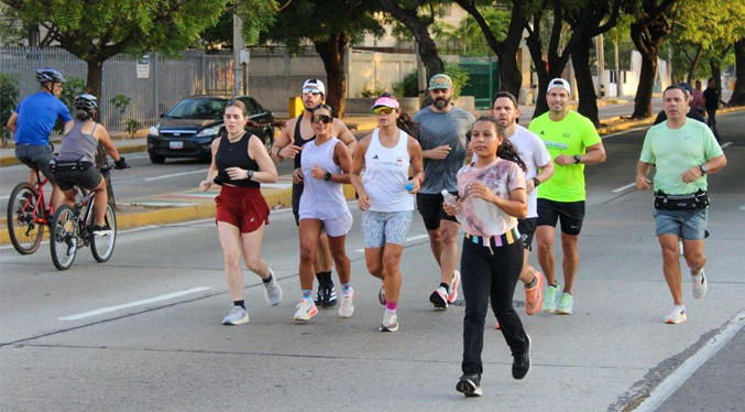En familia se comparte en la Ciclovía de Maracaibo