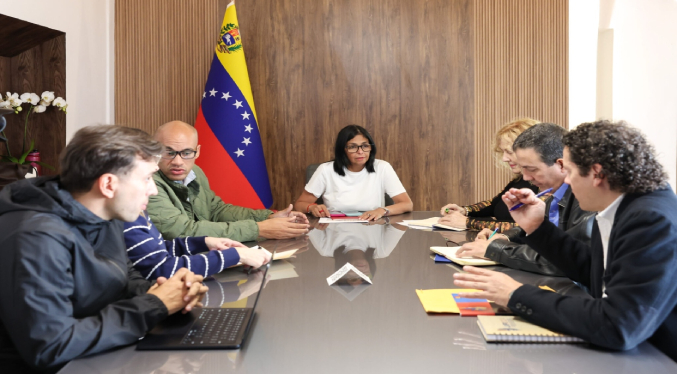 Presidenta (E) Delcy Rodríguez lidera reunión con autoridades en materia educativa