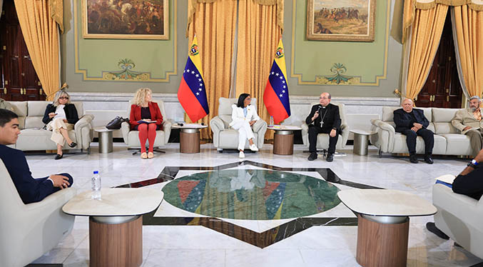 Delcy Rodríguez pide a líderes religiosos hacer seguimiento de la amnistía en Venezuela