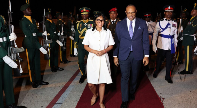 Delcy Rodríguez llega a Barbados para cumplir agenda de trabajo