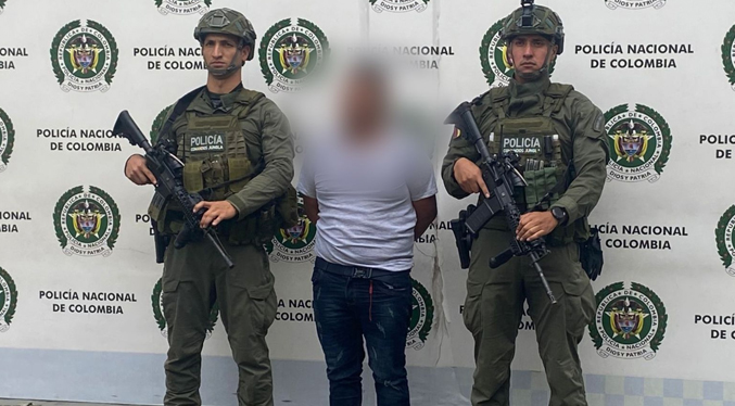 Capturan uno de los acusados del atentado que dejó al menos 20 muertos en Colombia