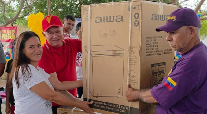 Alcalde Edgar Labarca acompaña la entrega de proyectos de emprendimiento en la comuna Tamare Próspera