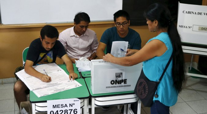La pugna por el segundo lugar mantiene en vilo el resultado de las elecciones en Perú
