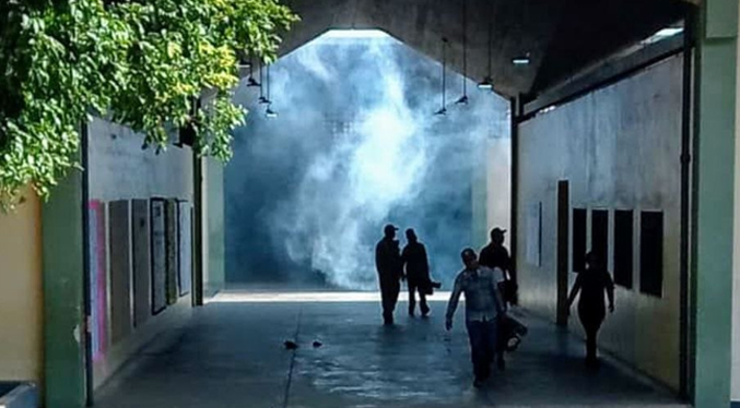 Ejecutan jornada de fumigación en escuelas de las parroquias Cacique Mara y Cecilio Acosta