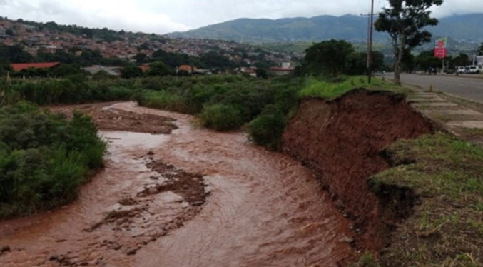 Abren paso provisional a uno de los sectores afectados por el deslizamiento de tierra en Táchira