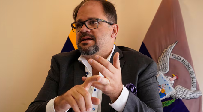Gobierno de Ecuador afirma que los homicidios se redujeron en un 28 % tras toque de queda