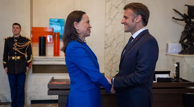 El presidente de Francia Emmanuel Macron recibe a María Corina Machado en el Palacio del Elíseo