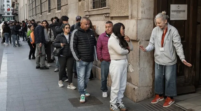 España empieza a aceptar solicitudes en su proceso masivo de regularización de migrantes