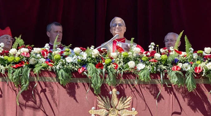 León XIV en su primer mensaje de Pascua: Llamada a la paz sin concretar conflictos