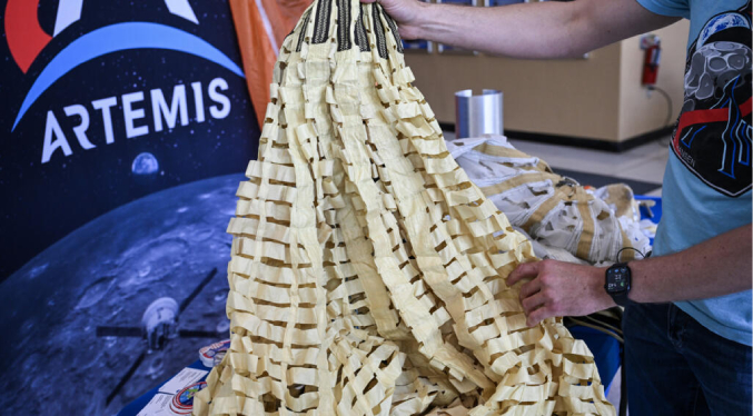 Paracaídas, pieza vital para un amerizaje seguro de Orion en Artemis II