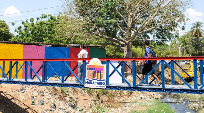 Alcaldía rehabilita puente comunitario en el sector La galletera de la parroquia Cecilio Acosta