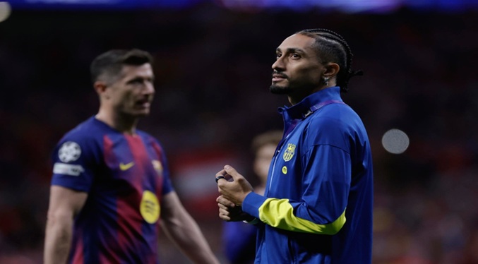 Raphinha pide disculpas por sus gestos a la afición del Atlético