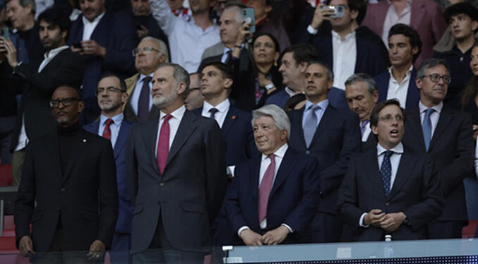 El Rey Felipe VI asiste en el Metropolitano al partido del Atlético