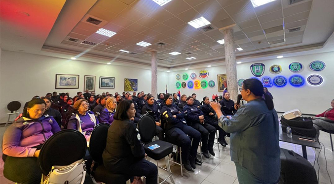 Taller “Rutas de Atención y Derivaciones Seguras” dictan a funcionarias de Polimaracaibo