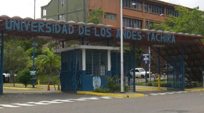 Docentes de la ULA en Mérida exigen al Ejecutivo nacional una revisión de los salarios