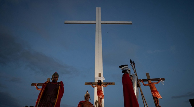 Caraqueños celebran 40 años de tradición del viacrucis en Petare