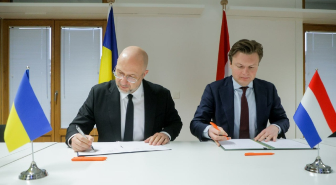 Ucrania y Países Bajos firman un acuerdo de producción conjunta de drones