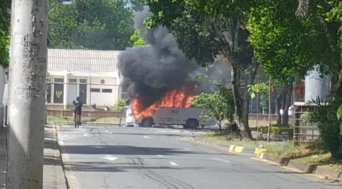 Carrobomba explota en las cercanías de la base militar Pichincha, en Cali