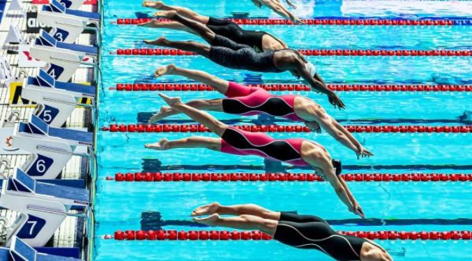 La natación es el primer gran deporte olímpico en levantar restricciones a atletas rusos