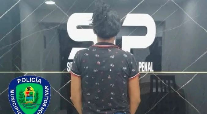 Presa por prostituir a su hija adolescente de 14 años