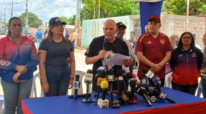 Alcalde Di Martino avanza con el Plan de techo comunal de impermeabilización en Maracaibo