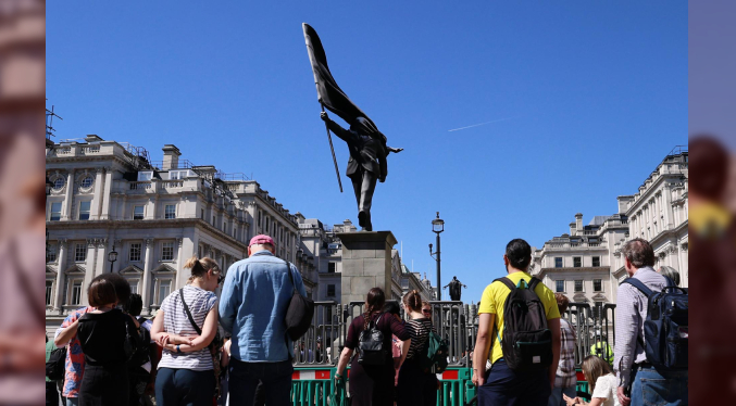 Bansky confirmó autoría de una estatua aparecida en el centro de Londres