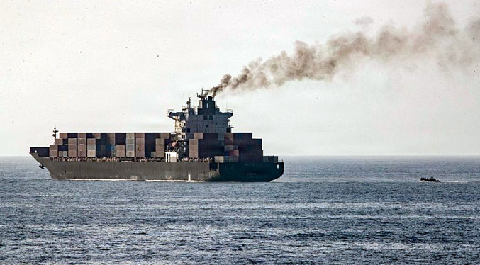 El tráfico en el estrecho de Ormuz permanece paralizado tras una nueva advertencia de Irán