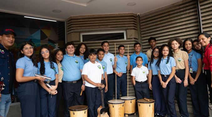 Fundación Nacional de la Gaita dota de instrumentos a agrupaciones de la COL
