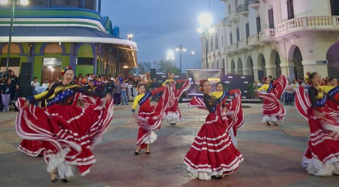 Zulia rinde homenaje a la danza con histórico despliegue de 1.500 bailarines en la Plaza Baralt