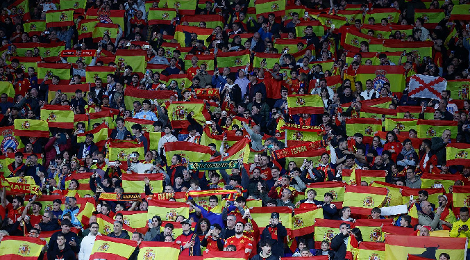 El campeonato español denuncia insultos y amenazas de los hinchas del Sevilla