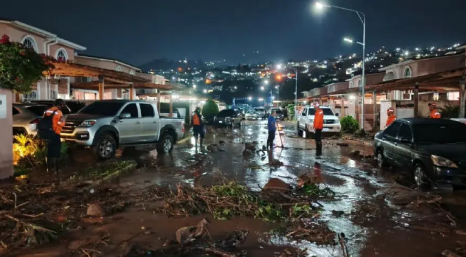 Rotura de tubería causa anegación en urbanización en Las Vegas de Táriba, Táchira