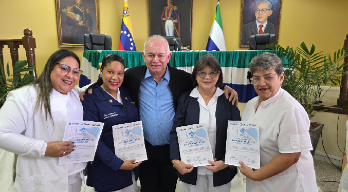 Alcalde de Mara entrega reconocimientos a 35 profesionales de la enfermería