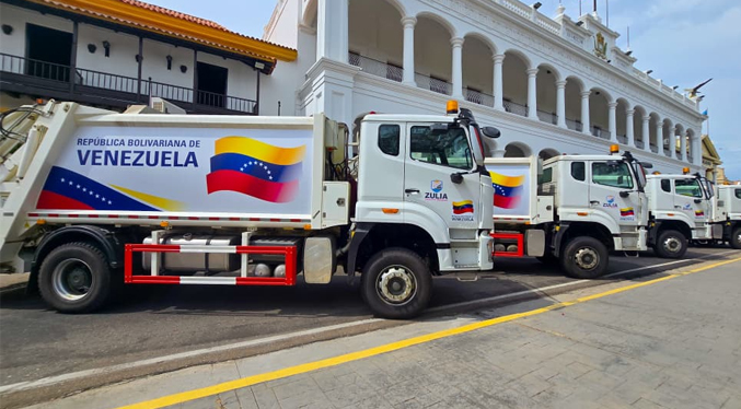 Luis Caldera entrega ocho unidades compactadoras con el Plan de Recolección de Desechos
