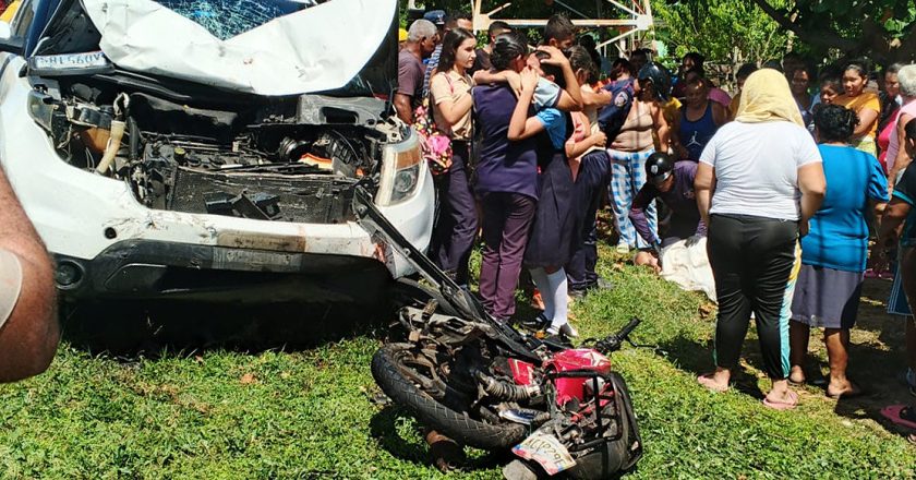 Choque entre una moto y una camioneta deja tres personas muertas en Baralt