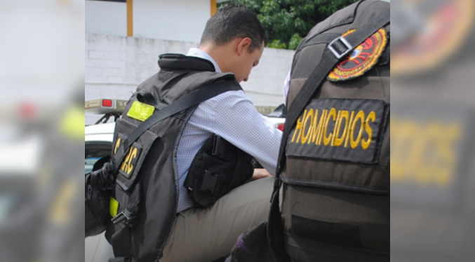 Hombre asesina a apuñaladas a su esposa e hijo de dos años en Miranda