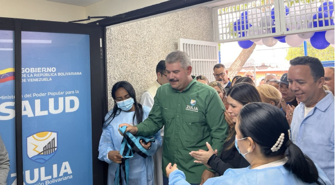 Luis Caldera entrega la Clínica Popular I Corito para beneficio de 14 comunidades de Maracaibo