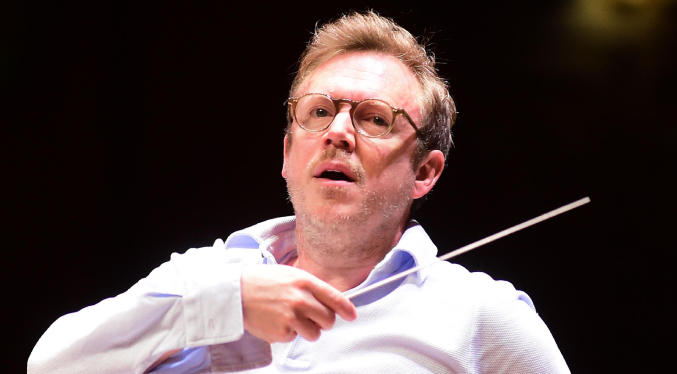 El británico Daniel Harding reemplazará a Gustavo Dudamel en la Filarmónica de LA