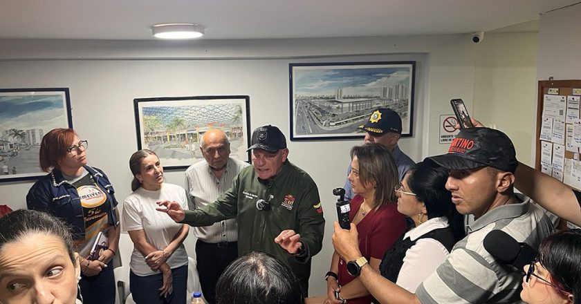 Alcaldía de Maracaibo asiste a los comerciantes de Ciudad Chinita tras explosión de transformador