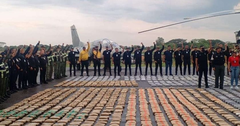 Incautan en campamento 3.5 toneladas de drogas en Apure