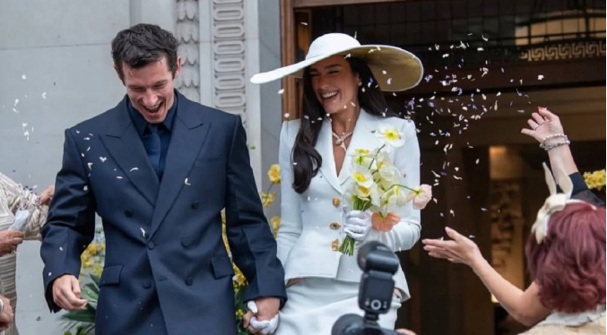Suenan campanas de bodas para Dua Lipa y el actor británico Callum Turner en Londres