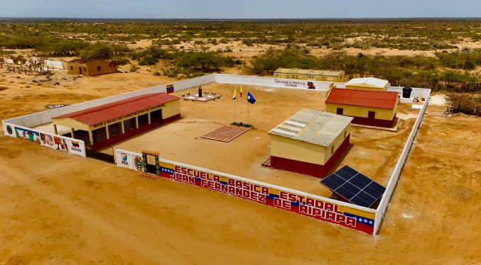 Gobernador Caldera Inaugura Escuela Básica Juan Fernández en el hito 1 de la Guajira