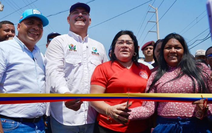 Gobernador Caldera entrega 1.1 kilómetros de asfaltado de la avenida Miraflores de Cabimas