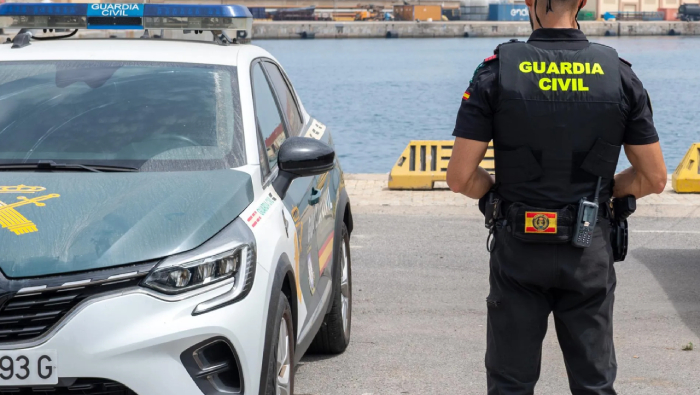Agentes españoles hallan 40 toneladas de cocaína en un barco en el Atlántico, según un sindicato