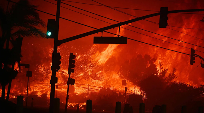 Casi 30 mil evacuados y más de mil hectáreas calcinadas por incendios en California