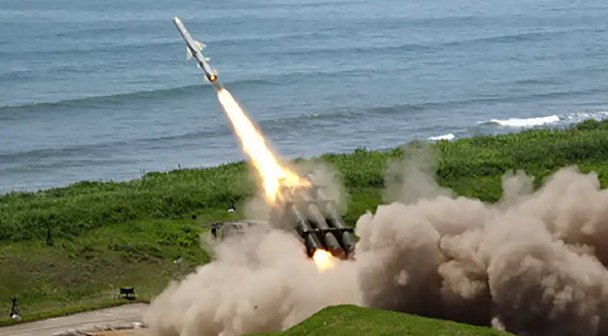 Japón dispara misiles durante simulacros e irrita a China