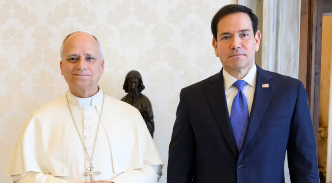 Rubio llega al Vaticano para hablar con el papa León XIV