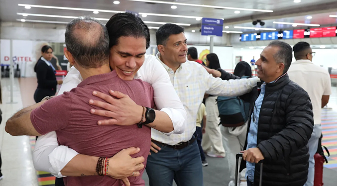 Lester Toledo llega a Venezuela