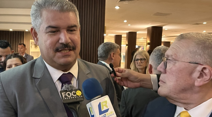 Caldera anuncia avances en la conectividad aérea internacional desde el Aeropuerto La Chinita