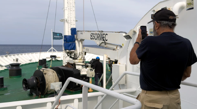Jefe de la OMS busca tranquilizar a residentes de Tenerife por llegada del crucero con hantavirus