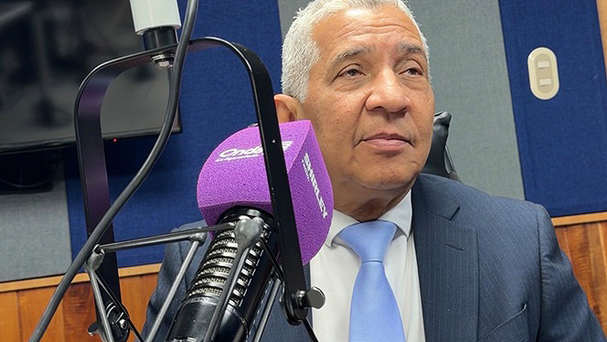 Ministro del Trabajo descarta sustitución permanente del salario formal por bonos